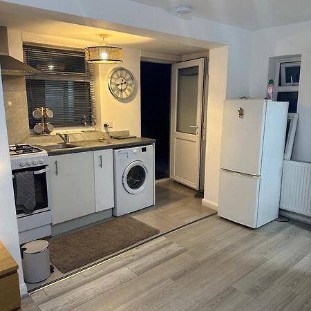 Stylish Studio Flat - Watford Junction - Harry Potter Exterior photo