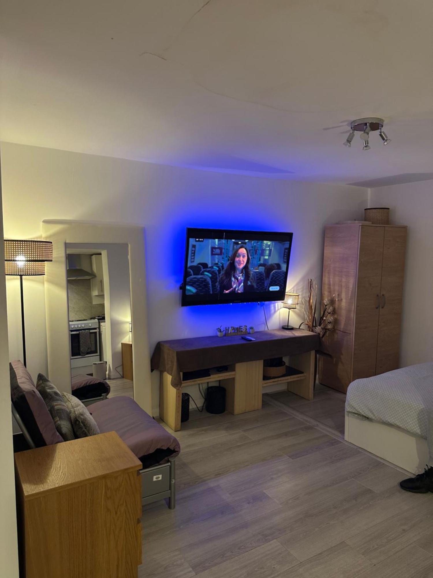 Stylish Studio Flat - Watford Junction - Harry Potter Exterior photo